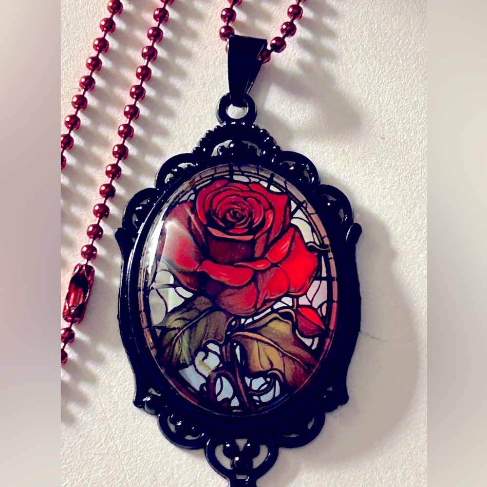 Necklace Gothic Framed Red Rose Black Metal oval 2.75” pendant 22”Red Ball chain - Picture 5 of 9